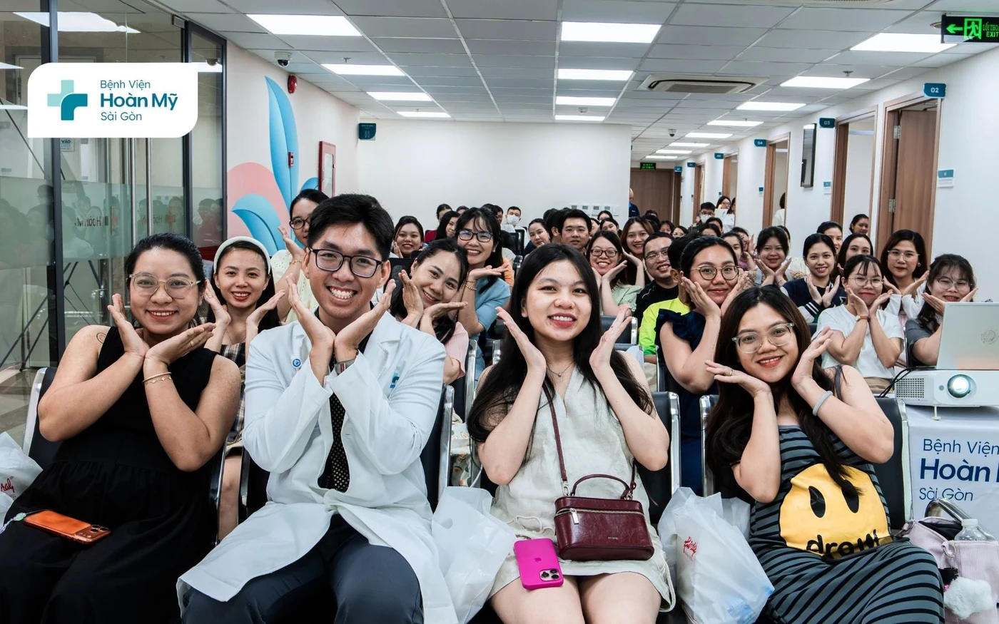 Ảnh tập thể lớp tiền sản tháng 8 năm 2026 tại Bệnh viện Hoàn Mỹ Sài Gòn