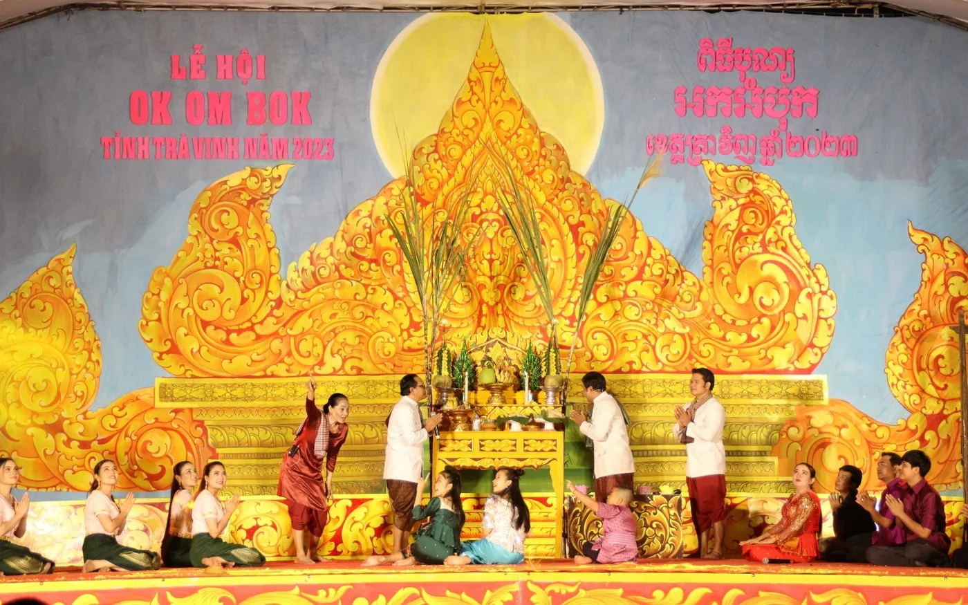 Đêm hội Ok Om Bok của cộng đồng Khmer