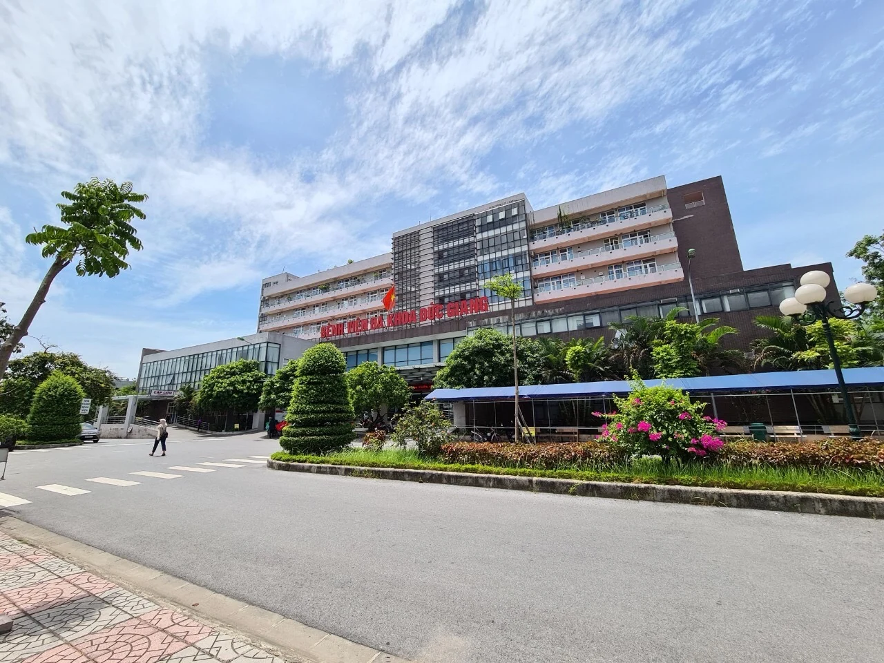Ngoại thất bệnh viện · Bệnh viện Đa khoa Đức Giang