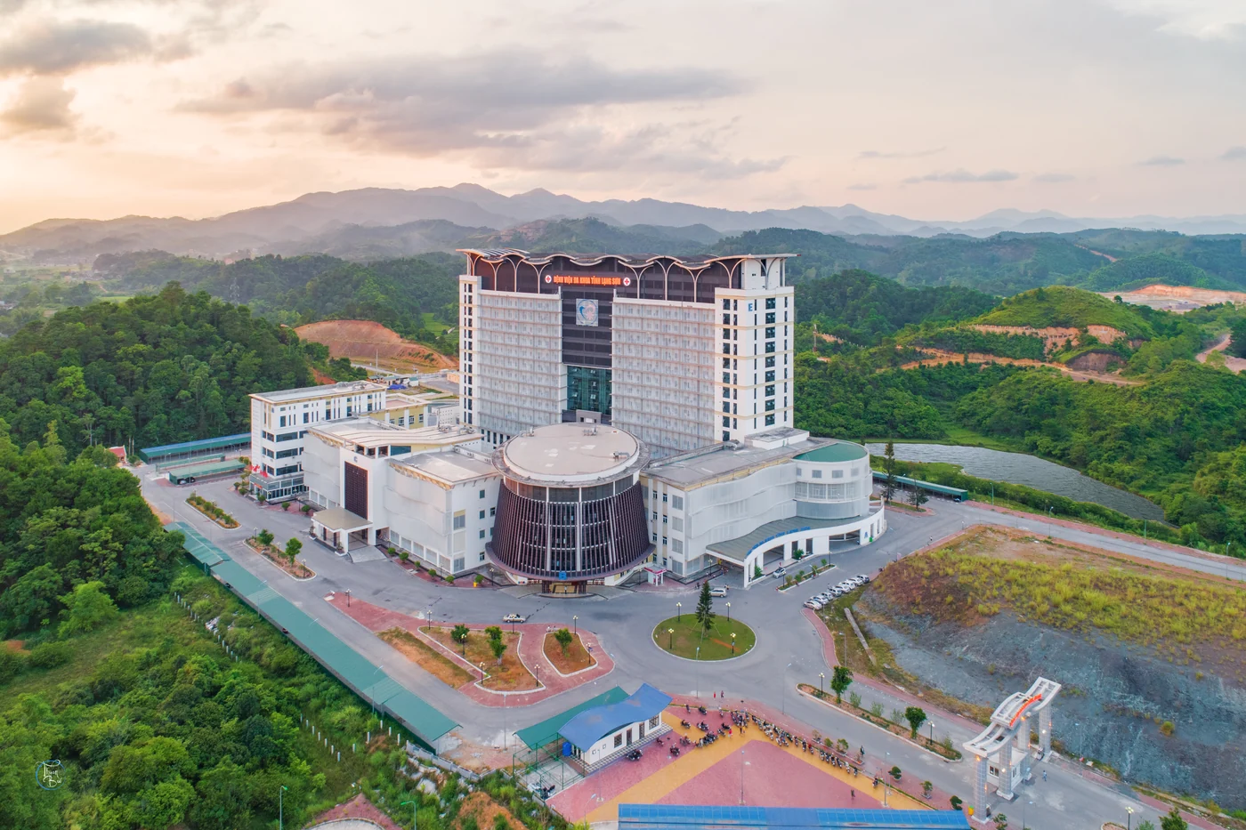 Ngoại thất bệnh viện · Bệnh viện Đa khoa tỉnh Lạng Sơn