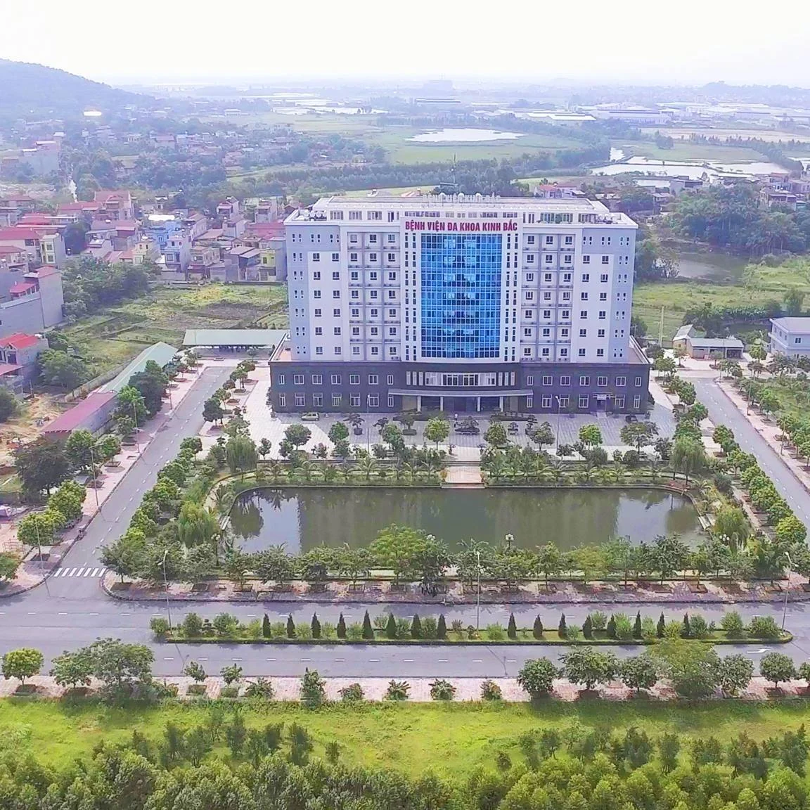Ngoại thất bệnh viện · Bệnh viện Đa khoa Kinh Bắc II