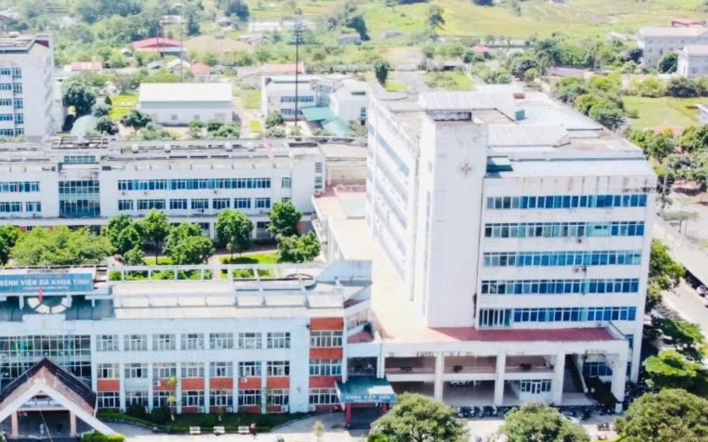 Mặt ngoài Bệnh viện Đa khoa tỉnh Lai Châu