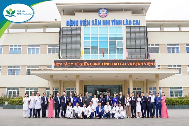 Tòa nhà bệnh viện trong chuyến thăm của Bệnh viện Nhi Trung ương năm 2023 · Bệnh viện Sản Nhi tỉnh Lào Cai