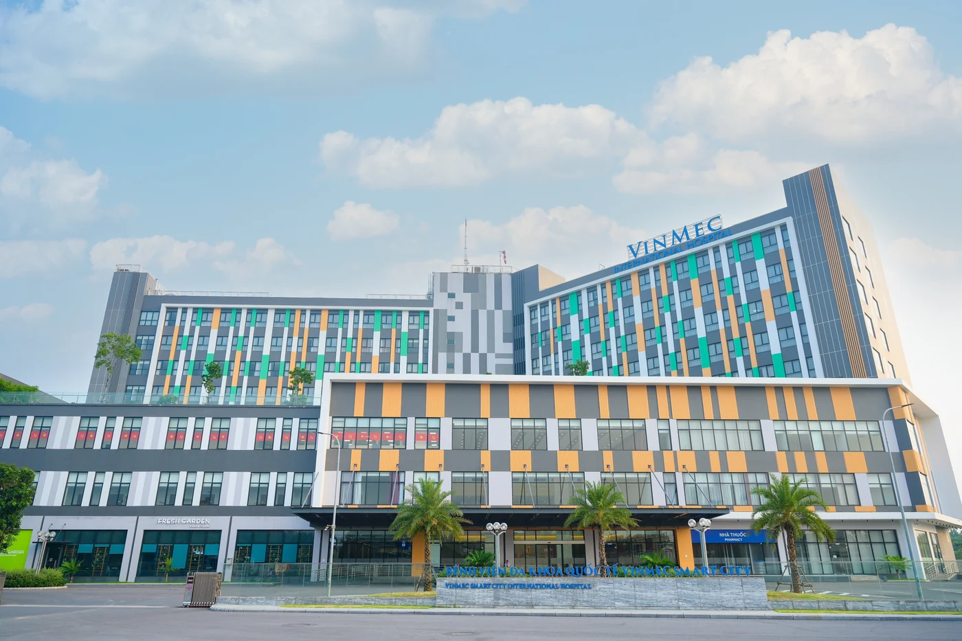 Ngoại thất bệnh viện · Bệnh viện Đa khoa Quốc tế Vinmec Smart City